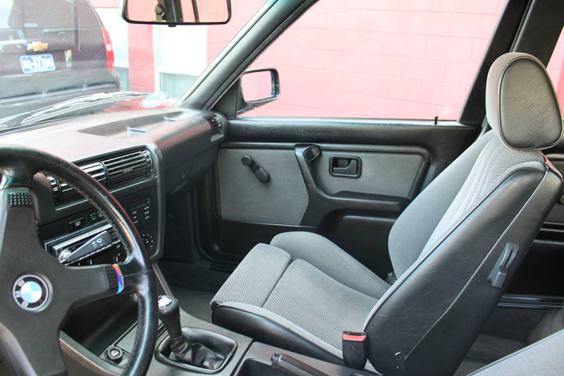 Illustration for article titled For $26,000, Could This LS3-Powered 1988 BMW E30 Touring Make You Want To Sell Your Granny?